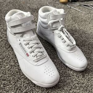 Reebok Womens Freestyle Hi Walking Shoe White  100000103 1880288837 New